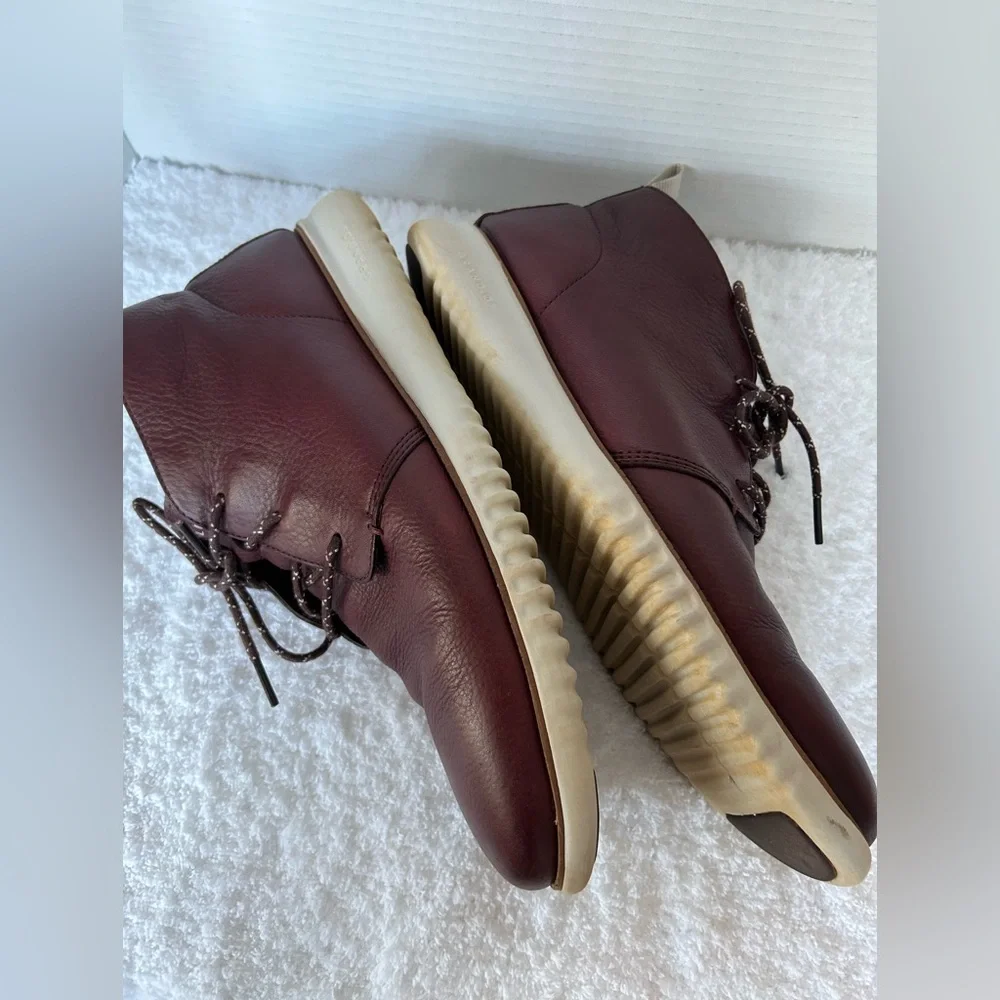 Cole Haan Lace up Chukka Boot in Burgandy Leather Size 11